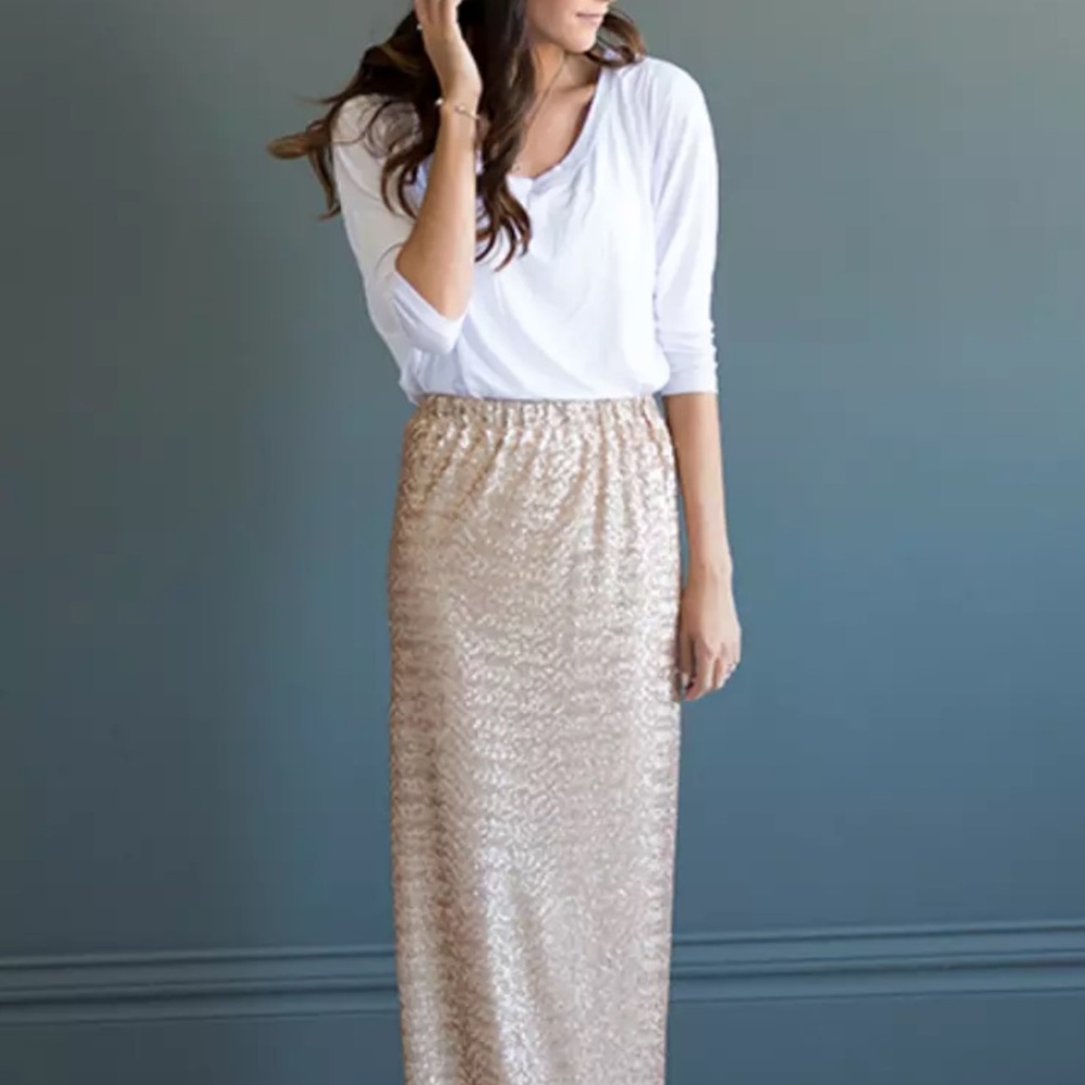 Elegant Gold Sequin Skirt - Picture 3 of 11